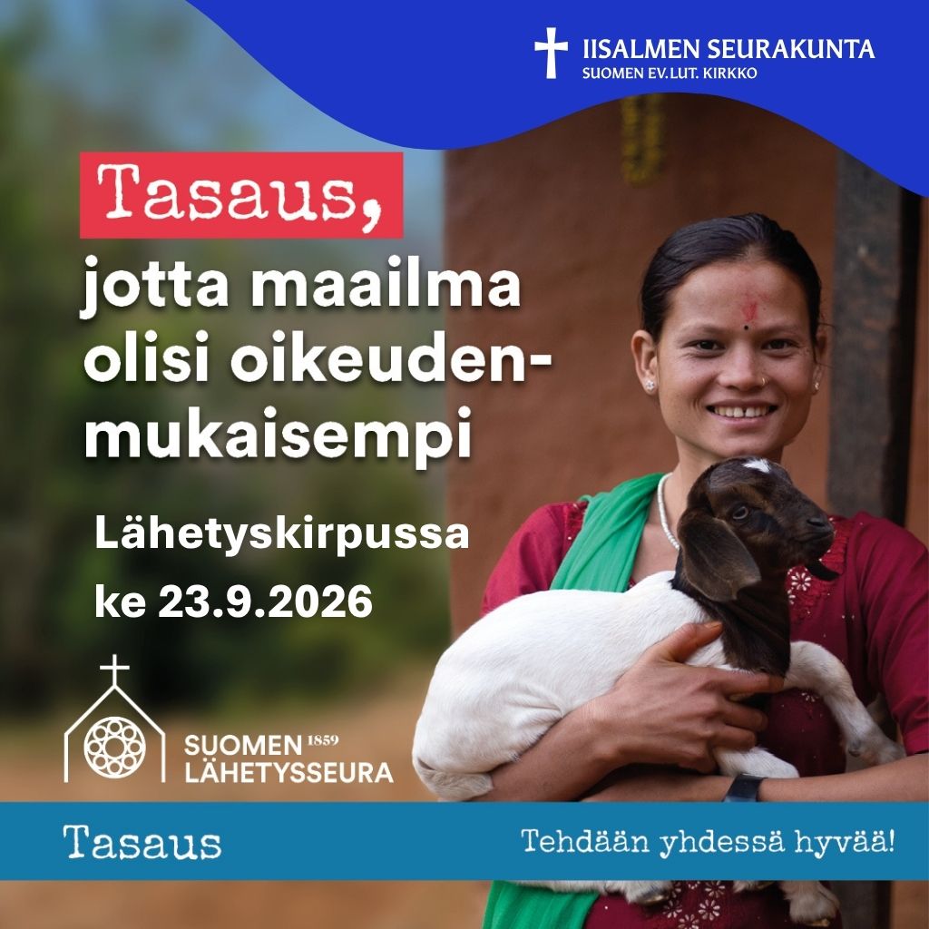 Tytöllä on vuohi sylissä.