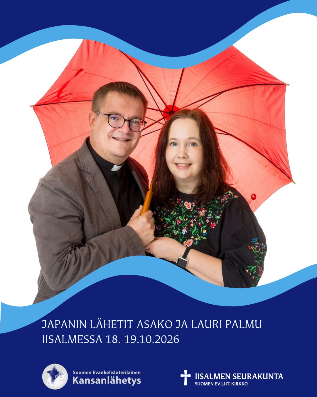 Lauri ja Asako Palmu seisovat sateenvarjon alla.