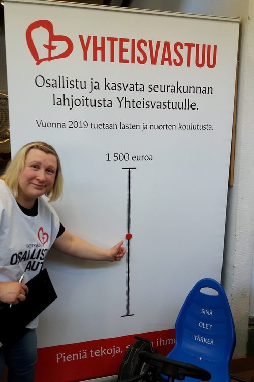 Kuva_Iisalmen seurakunnalta lahjoitus Yhteisvastuulle_S.jpg
