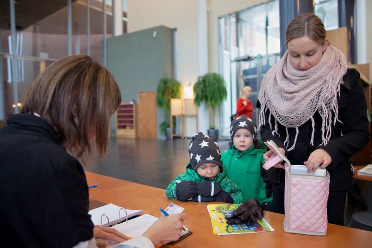 Seurakuntaviikko 2018 äänestä ennakkoon_kuva Kirkon kuvapankki _THUMB.jpg